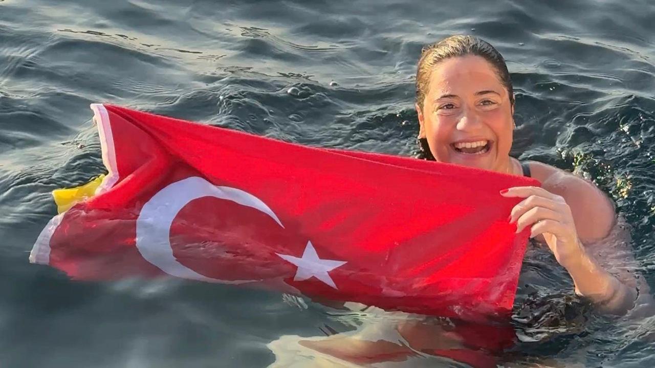 Milli yüzücü Aysu Türkoğlu’ndan rekor