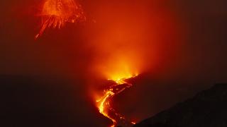 Etna Yanardağı'nda volkanik hareketlilik devam ediyor