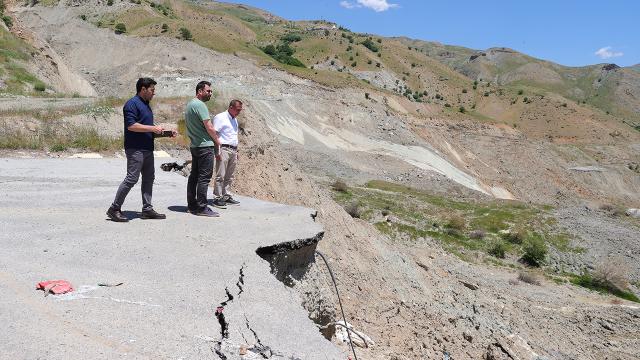 HakkariVan yolunda heyelan alarmı: Hareketlilik sürüyor