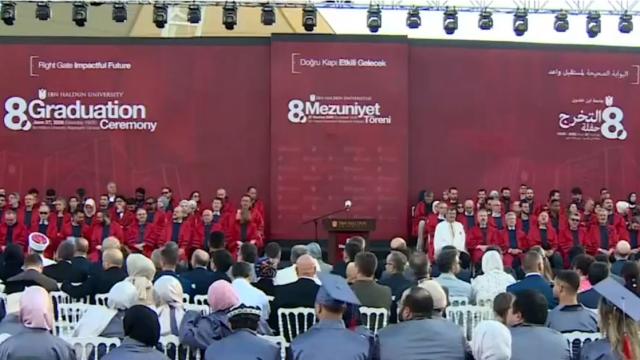 İbn Haldun Üniversitesi'nde mezuniyet heyecanı
