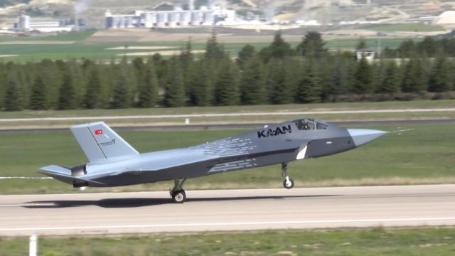 KAAN NATO ülkelerine göz kırpıyor