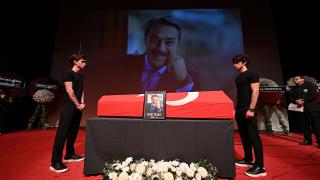 Kadir İnanır için Harbiye Muhsin Ertuğrul Sahnesi'nde cenaze töreni düzenlendi