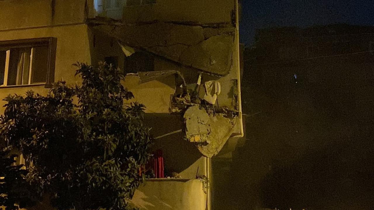 İstanbul’da 5 katlı binanın balkonunda çökme