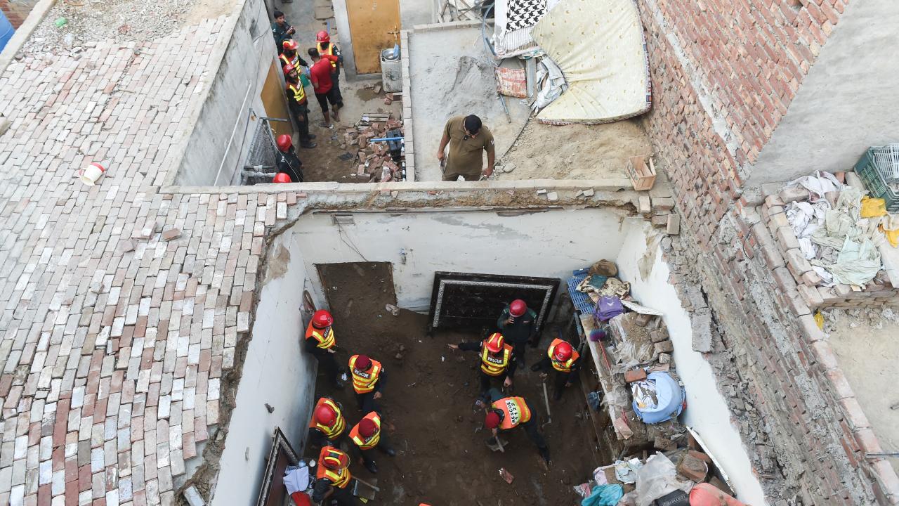 Pakistan’da etüt merkezinin çatısı çöktü: 14 öğrenci hayatını kaybetti