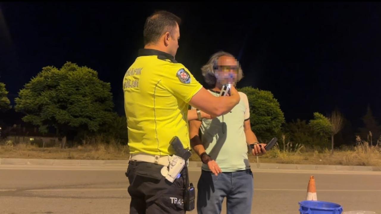 Burdur’da polise selam vermek için duran sürücü 3,28 promil alkollü çıktı