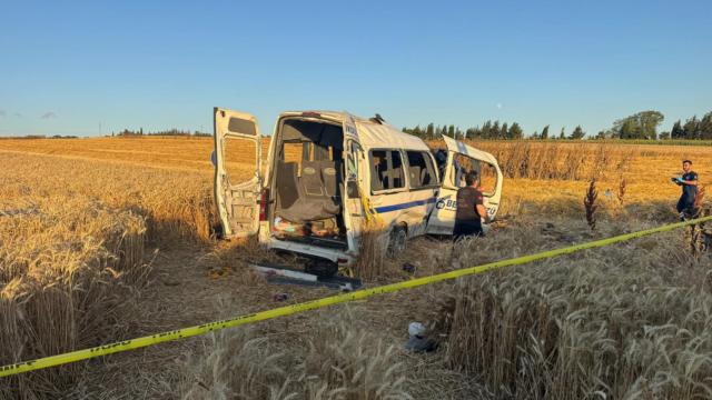 Silivri'de yolcu minibüsü devrildi: 2 ölü, 10 yaralı