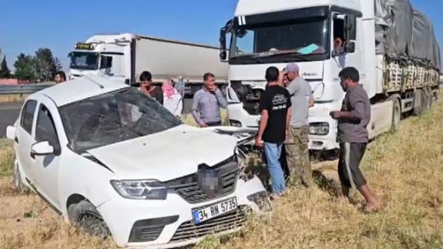 Gaziantep'te YKS'ye giderken tırla çarpışan otomobildeki iki kuzen yaşamını yitirdi