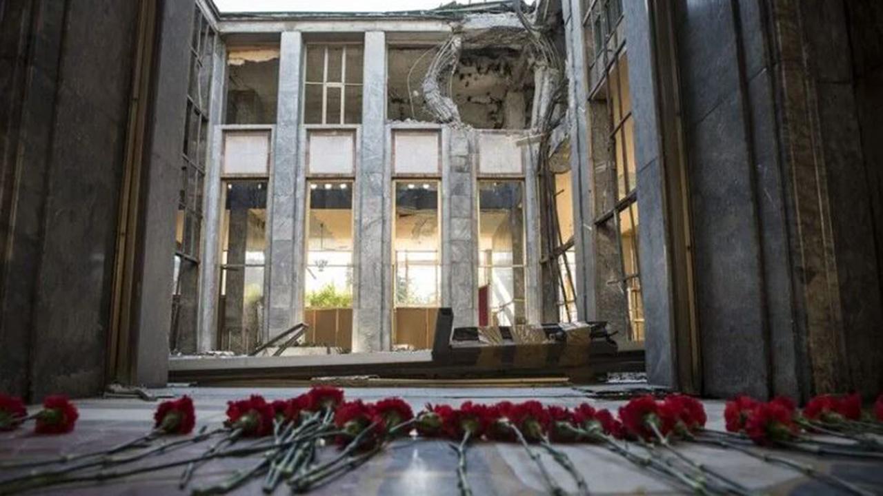 15 Temmuz'da TBMM bombalar altında demokrasiye sahip çıktı