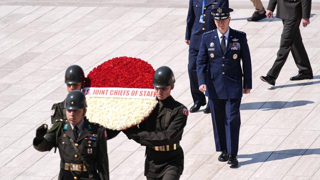 ABD Genelkurmay Başkanı Dan Caine, NATO Zirvesi kapsamında Anıtkabir'i ziyaret etti