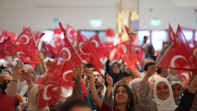 Avrupa'da 15 Temmuz hain darbe girişiminin 10. yılında tarihi buluşma haber görseli