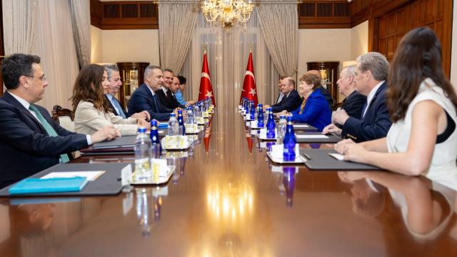 Bakan Fidan, Ankara'da ABD'li senatörleri kabul etti haber görseli