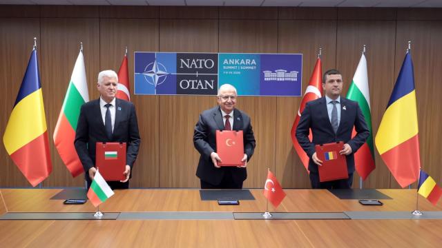 Bakan Güler, Bulgaristanlı ve Romanyalı mevkidaşlarıyla görüştü haber görseli