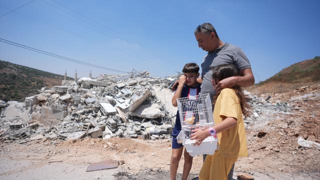 İsrail, işgal altındaki Batı Şeria'da Filistinlilere ait bir evi yıktı