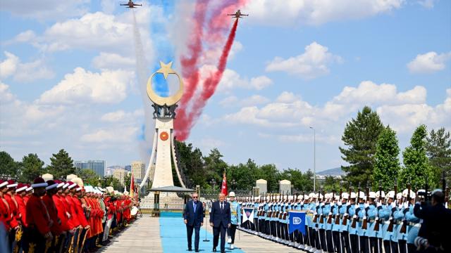 Türk Yıldızları gösteri uçuşu gerçekleştirdi