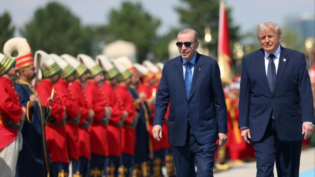 Tarihi NATO Zirvesi'ne 'yeniçeri' damgası