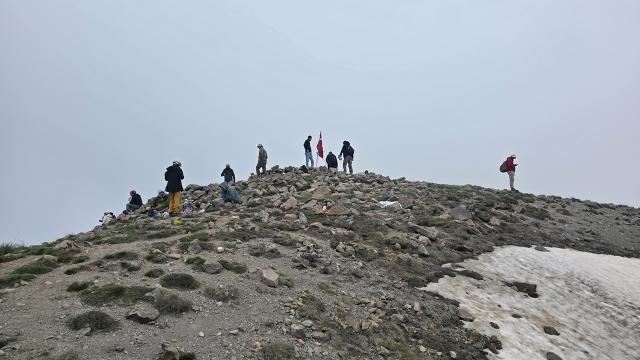 Hasan Dağı'nda bayrak için örnek dayanışma