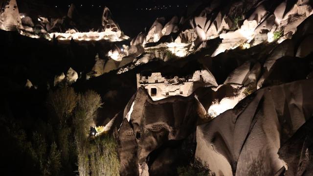 Kapadokya'nın tarihi mirası artık geceleri de keşfedilebilecek haber görseli