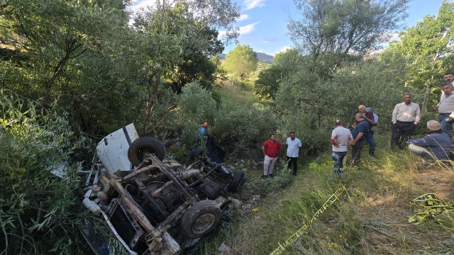 Bingöl'de kamyonet uçuruma yuvarlandı: 3 ölü, 2 yaralı haber görseli