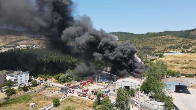 Kocaeli'de fabrika yangını: 1 ölü, 2 yaralı haber görseli