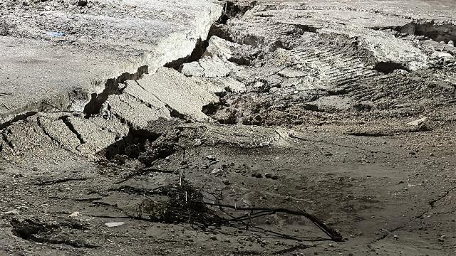Burdur'da sağanak sonrası köprü yolunda çökme haber görseli