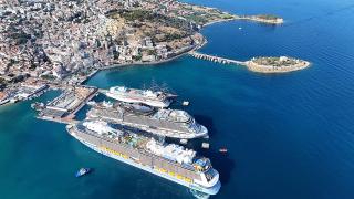 Kuşadası'na 4 kruvaziyer gemisiyle 9 bin 300 turist geldi