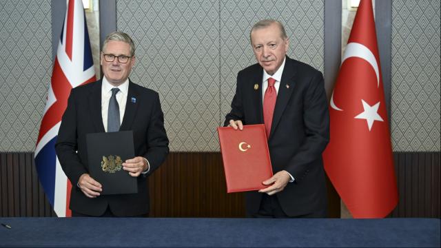 Türkiye ile İngiltere savunma ortaklığı anlaşması imzaladı haber görseli