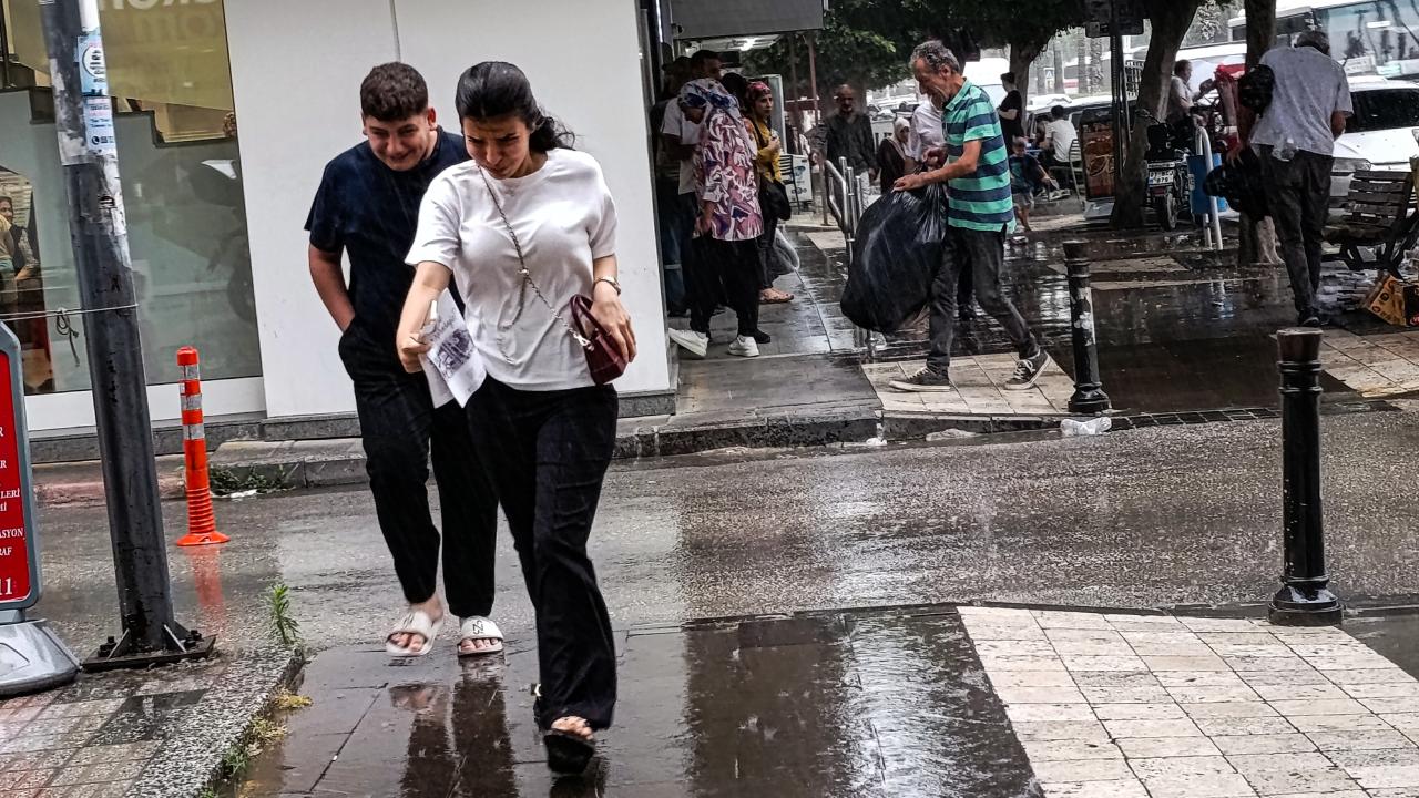 Adana’da temmuzda sağanak yağış