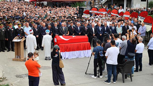 Şehit jandarma dualarla son yolculuğuna uğurlandı haber görseli