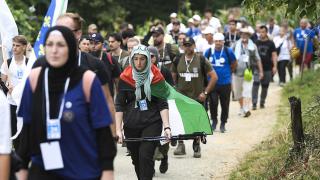 Srebrenitsa soykırımı kurbanları için "Barış Yürüyüşü"
