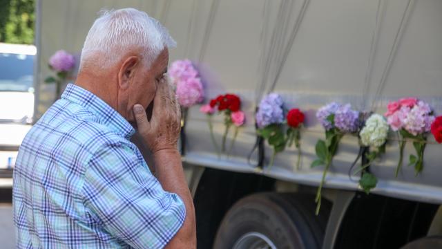 Srebrenitsa soykırımı kurbanlarının cenazeleri Potoçari'ye uğurlandı