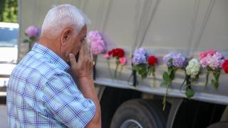 Srebrenitsa soykırımı kurbanlarının cenazeleri Potoçari'ye uğurlandı
