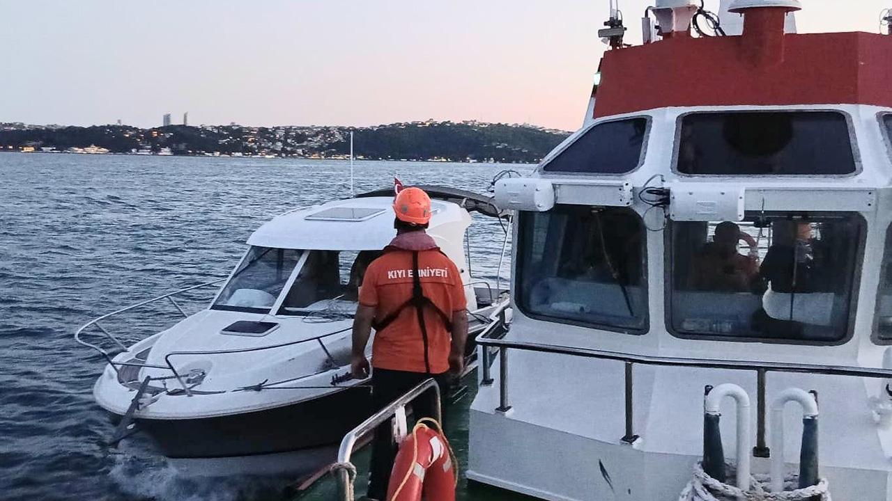 Sarıyer açıklarında su alan teknedeki 2 kişi kurtarıldı