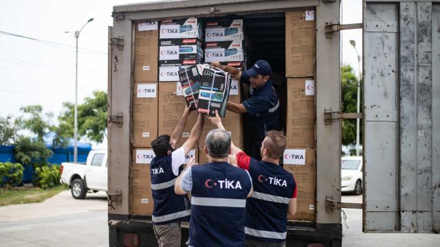 TİKA'dan Venezuela'ya 2 kamyon barınma ve temel yaşam malzemesi desteği haber görseli