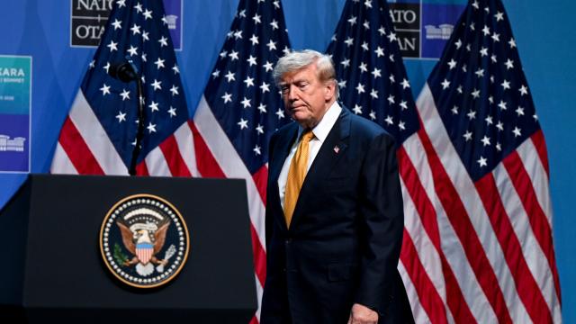 Trump: İran'la çok iyi görüşmeler yürütüyoruz, Hürmüz Boğazı yakında açılacak haber görseli