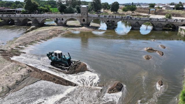 Tunca Nehri'nde DSİ'nin çalışmasıyla su akışı hızlandı