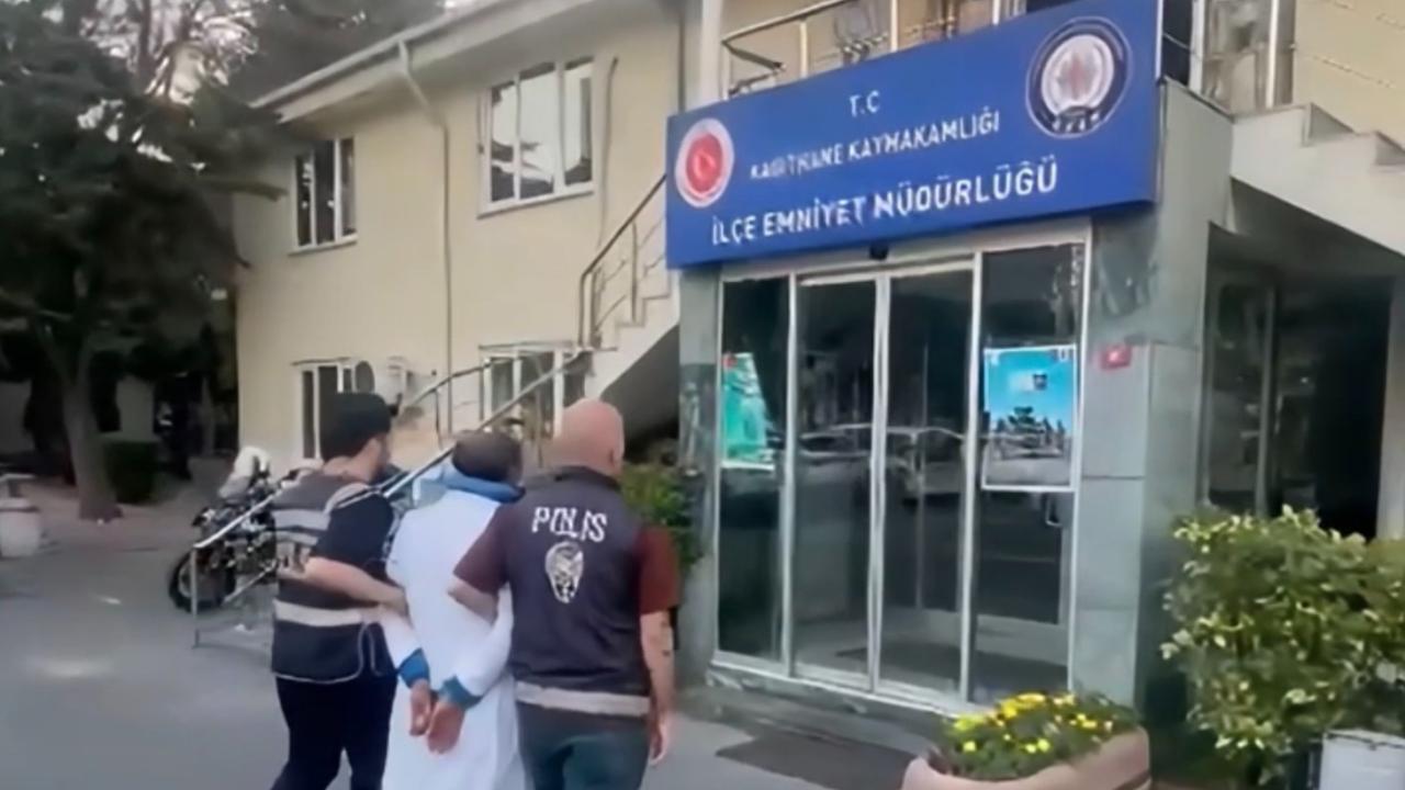 Türk bayrağını yere atan şüpheli yakalandı