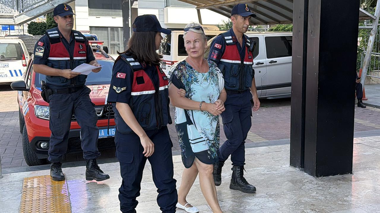 Haşema giyen çocuğun havuza alınmadığı iddiasında tutuklama
