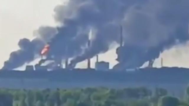 Zelenski, Rusya'daki bazı petrol tesislerine saldırılar düzenlediklerini açıkladı haber görseli