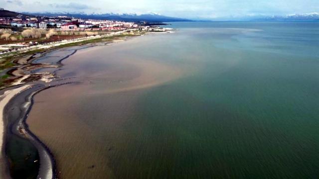 Van Gölü'nde seviye yükseldi: Mikrobiyalitler yeniden su altında kaldı