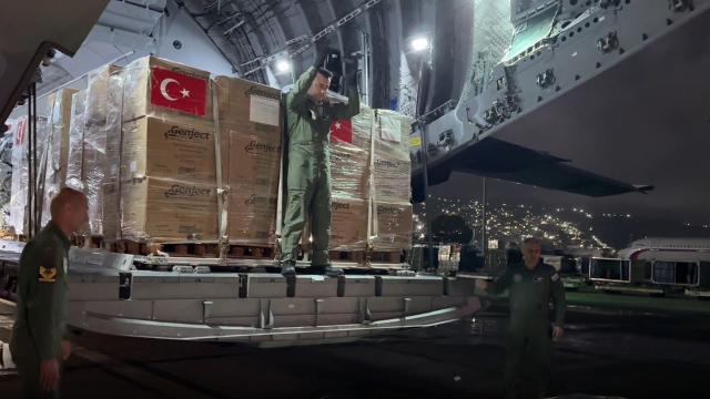 Türkiye'nin 30 tonluk insani yardımı Venezuela'ya ulaştı haber görseli