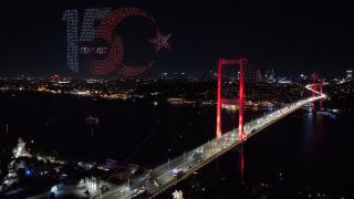 15 Temmuz Şehitler Köprüsü semalarında dron gösterisi