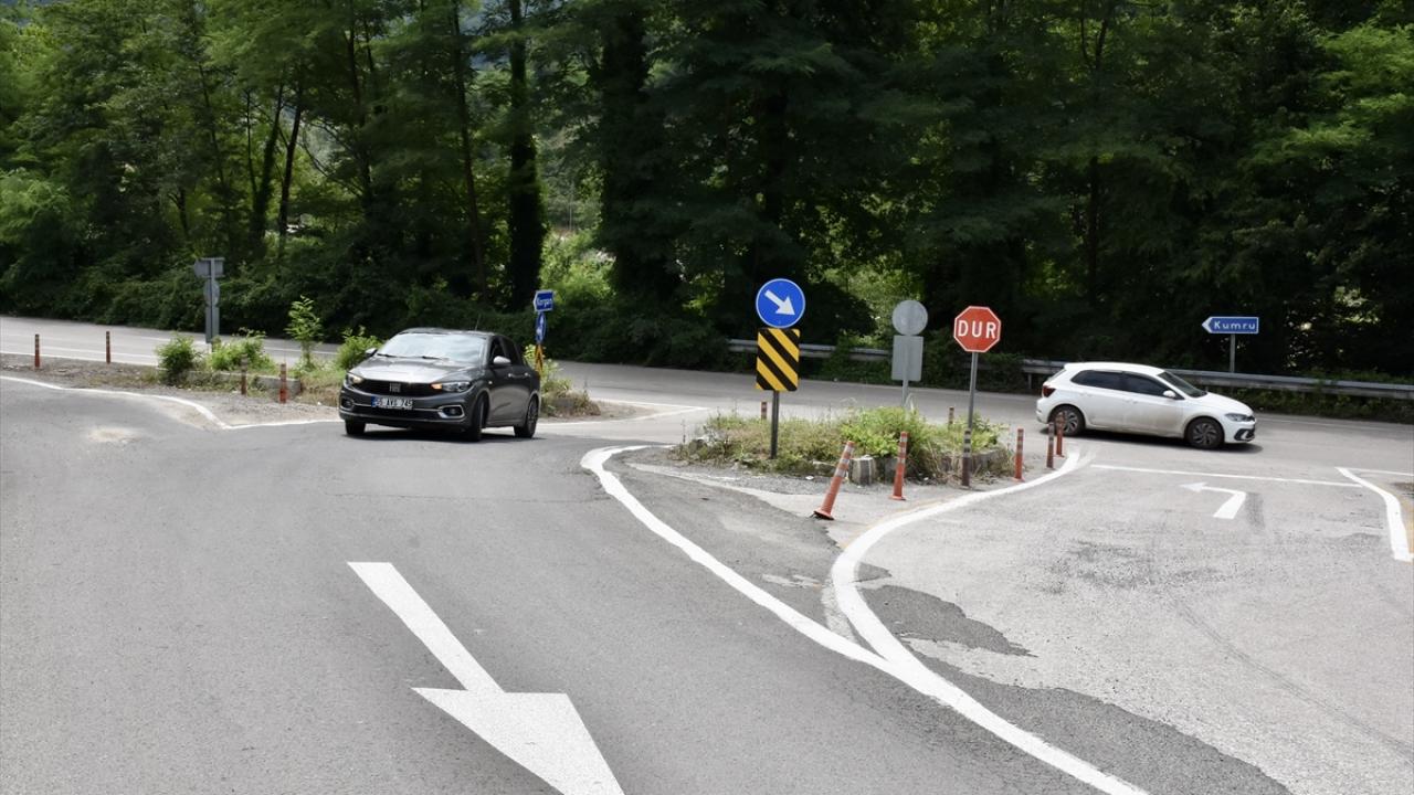 Ordu'da sürücüleri zorlayan kavşakta tabela sayısı 29'dan 19'a indirildi