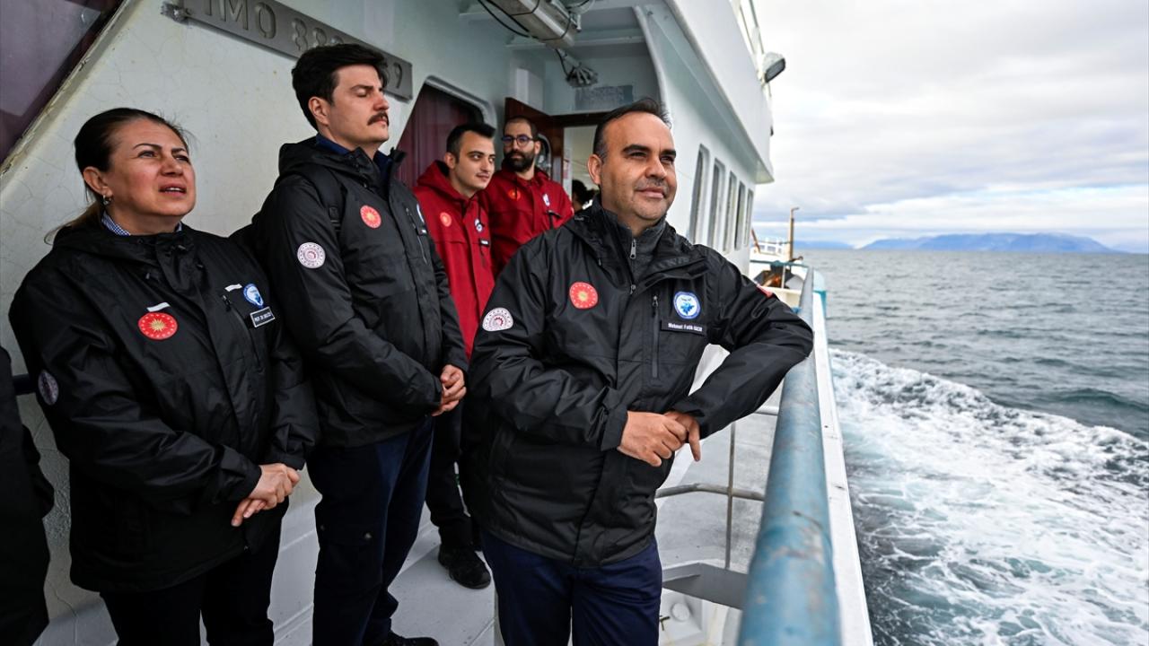 "Yaklaşık 5 Türkiye büyüklüğünde deniz buzunun hızla eridiği gerçeğiyle yüz yüzeyiz"