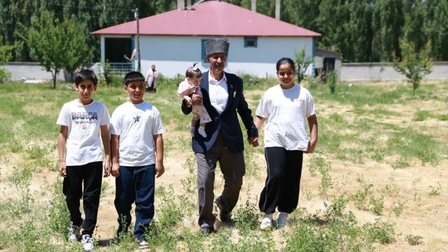 "Efsane tank"ın şoförü Kıbrıs gazisi, silah arkadaşlarıyla verdiği mücadeleyi unutamıyor