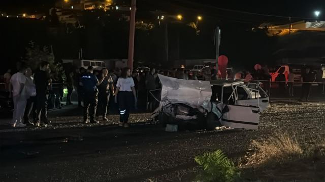Adana'da trafik ışıklarında araca çarpan otomobilin sürücüsü öldü haber görseli