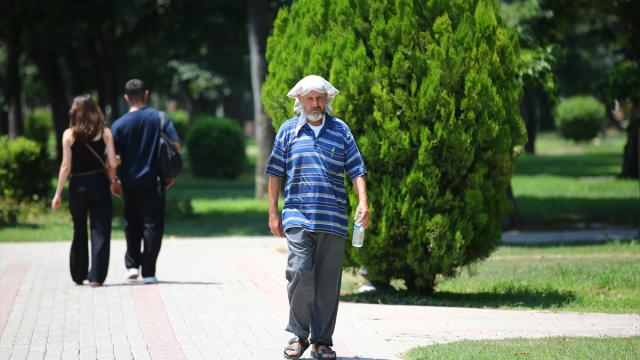 Adana'da sıcak hava etkisini sürdürüyor