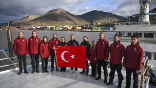 Bakan Kacır, 6. Ulusal Arktik Bilimsel Araştırma Seferi ekibini ziyaret etti