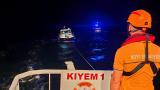 Çanakkale Boğazı'nda arızalanıp sürüklenen tekne kurtarıldı