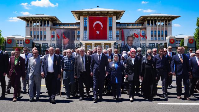 Cumhurbaşkanı Yardımcısı Yılmaz, 15 Temmuz Şehitler Anıtı'ndaki törene katıldı haber görseli