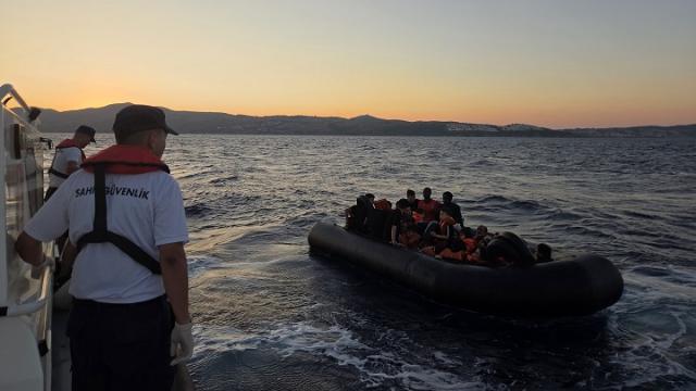 İzmir'de 80 düzensiz göçmen yakalandı haber görseli